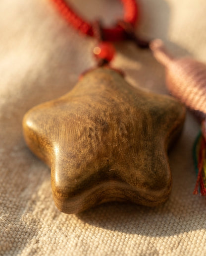 Natural Sandalwood Star Charm Keychain – Chinese Blessing Accessory for Success, Good Fortune & Positive Energy