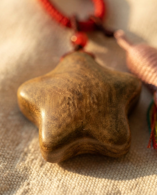 Natural Sandalwood Star Charm Keychain – Chinese Blessing Accessory for Success, Good Fortune & Positive Energy